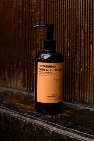 रिफ्रेशिंग बॉडी मॉइस्चराइज़र 300ml