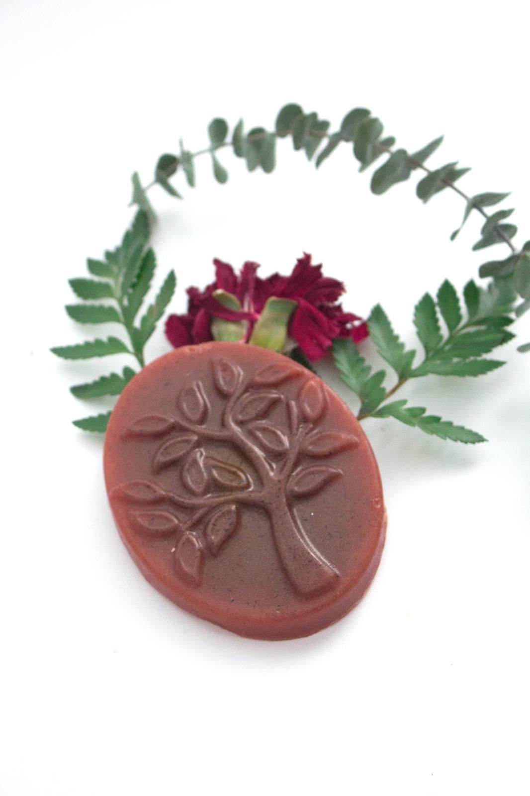 Daivik Moringa Chandan & Saffron Soap | 100g